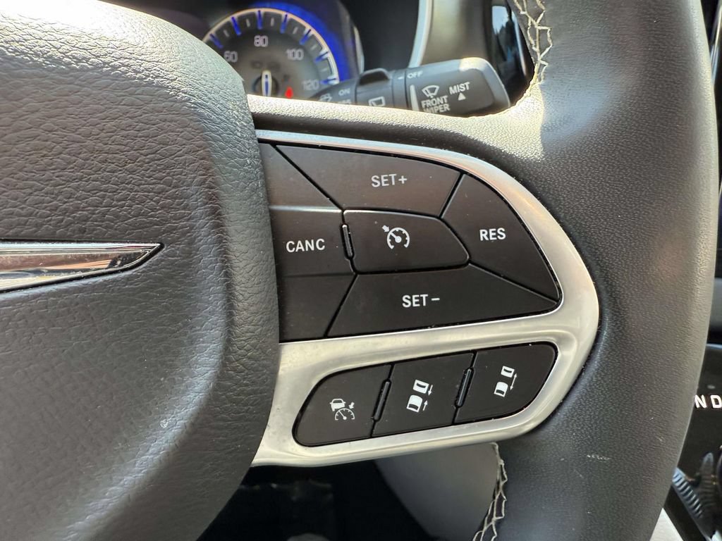 Used 2024 Chrysler Pacifica Touring-L FWD image 23