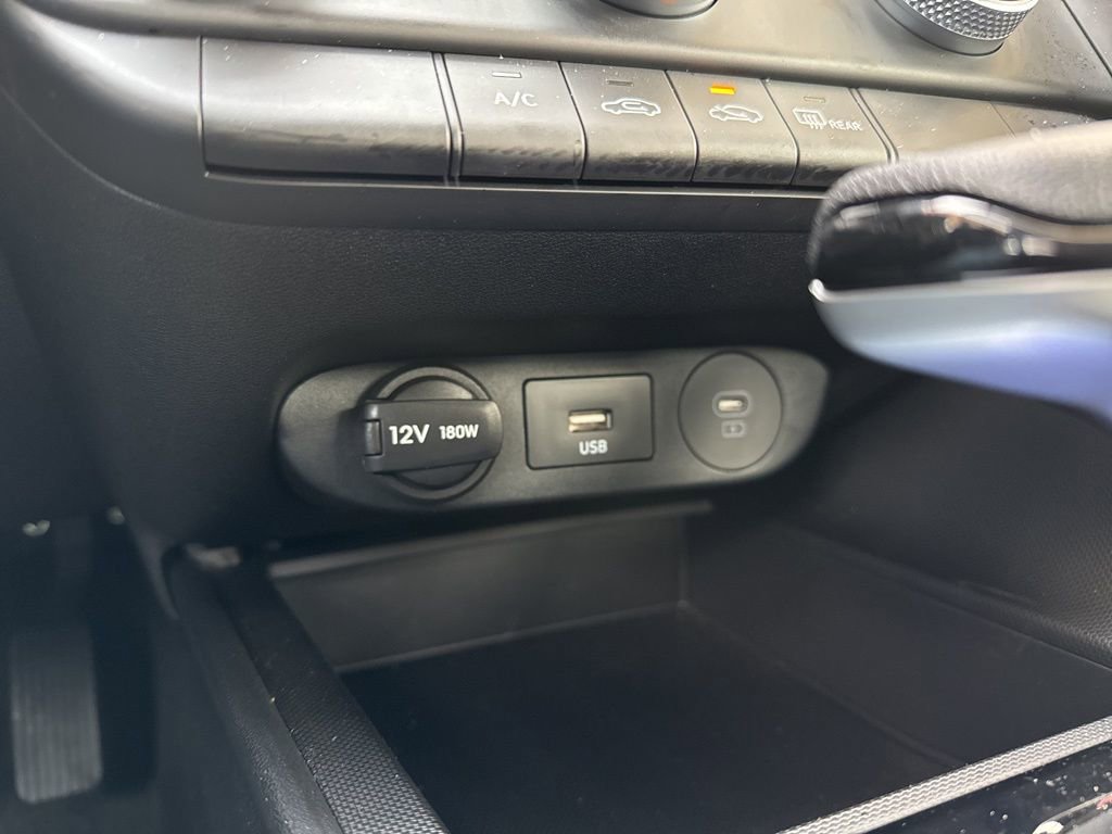 Used 2025 Hyundai Elantra SE w/ Cargo Package image 15