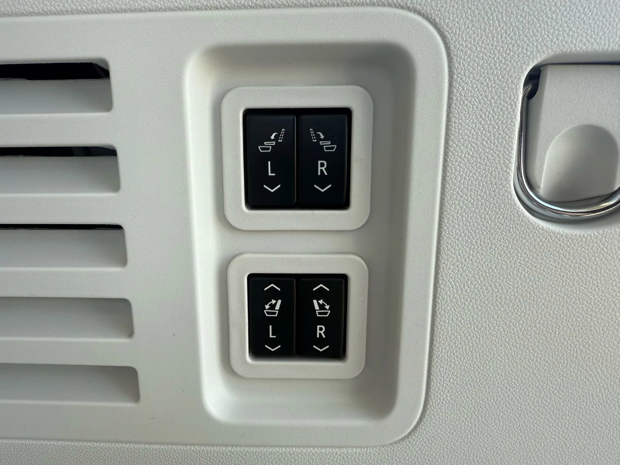 Used 2025 Buick Enclave Avenir w/ Trailering Package, 5000 lbs. image 28