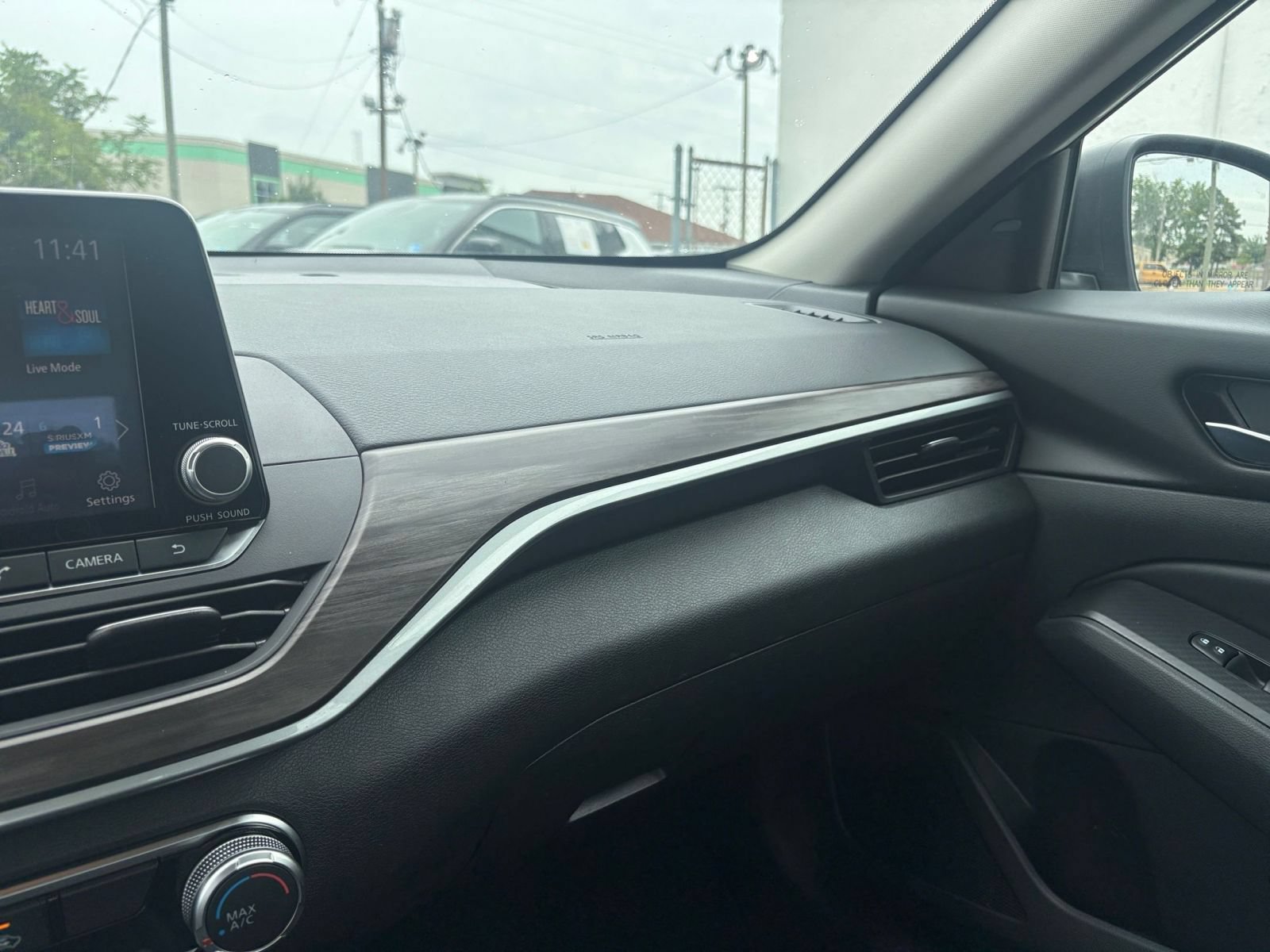 Used 2025 Nissan Altima 2.5 SV FWD image 34
