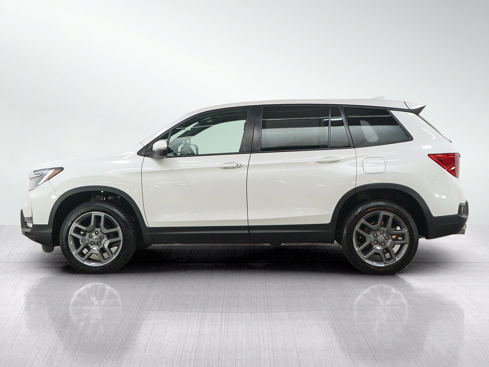 Used 2023 Honda Passport EX-L image 2