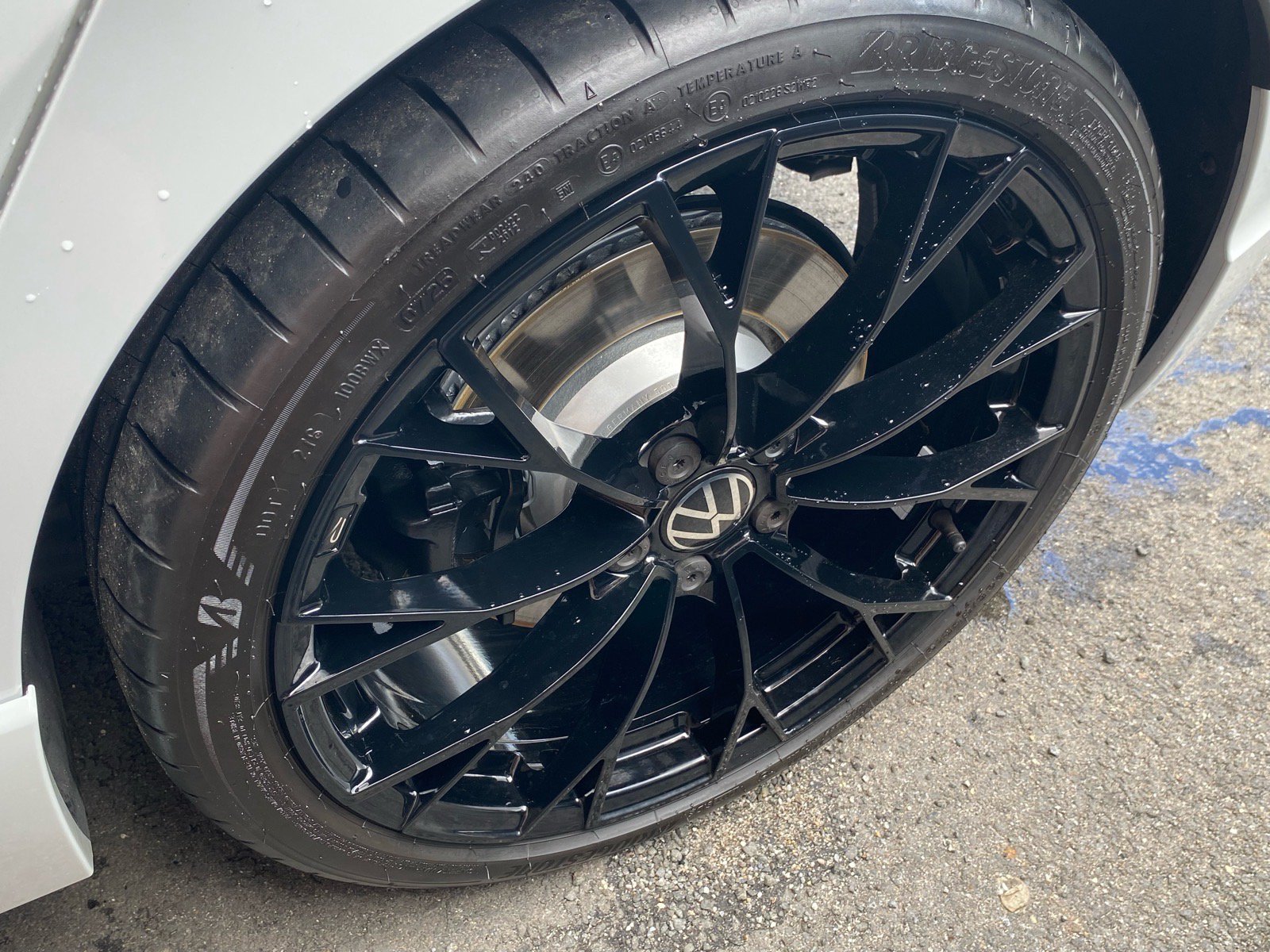 Certified 2025 Volkswagen Golf R Black Edition AWD/4WD image 25