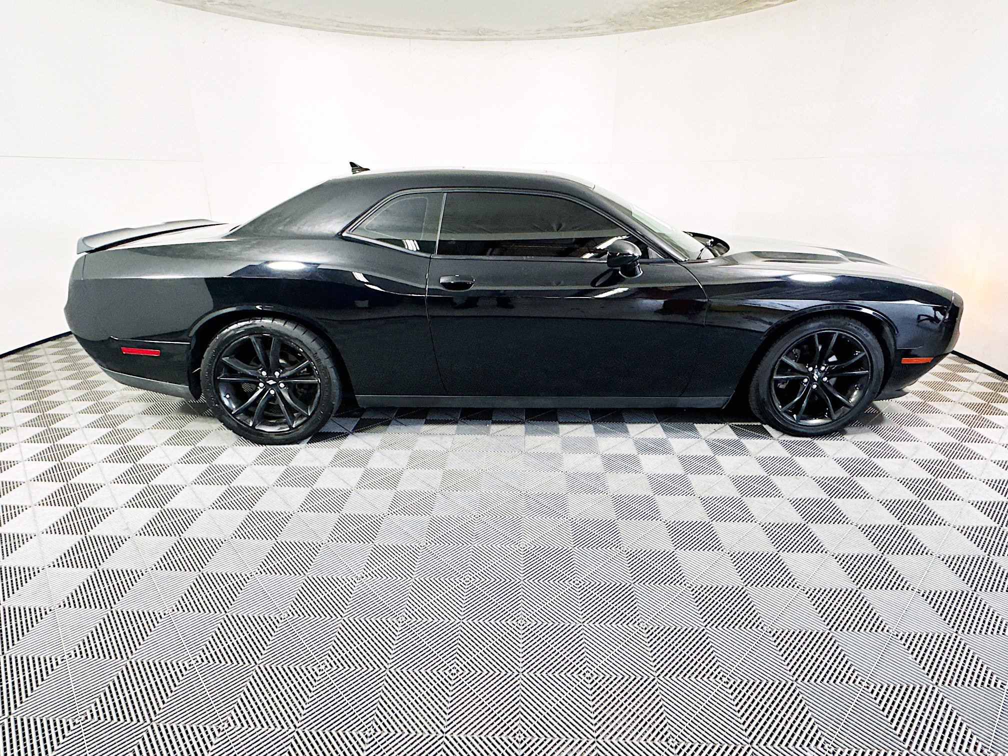 Used 2018 Dodge Challenger SXT Plus image 2