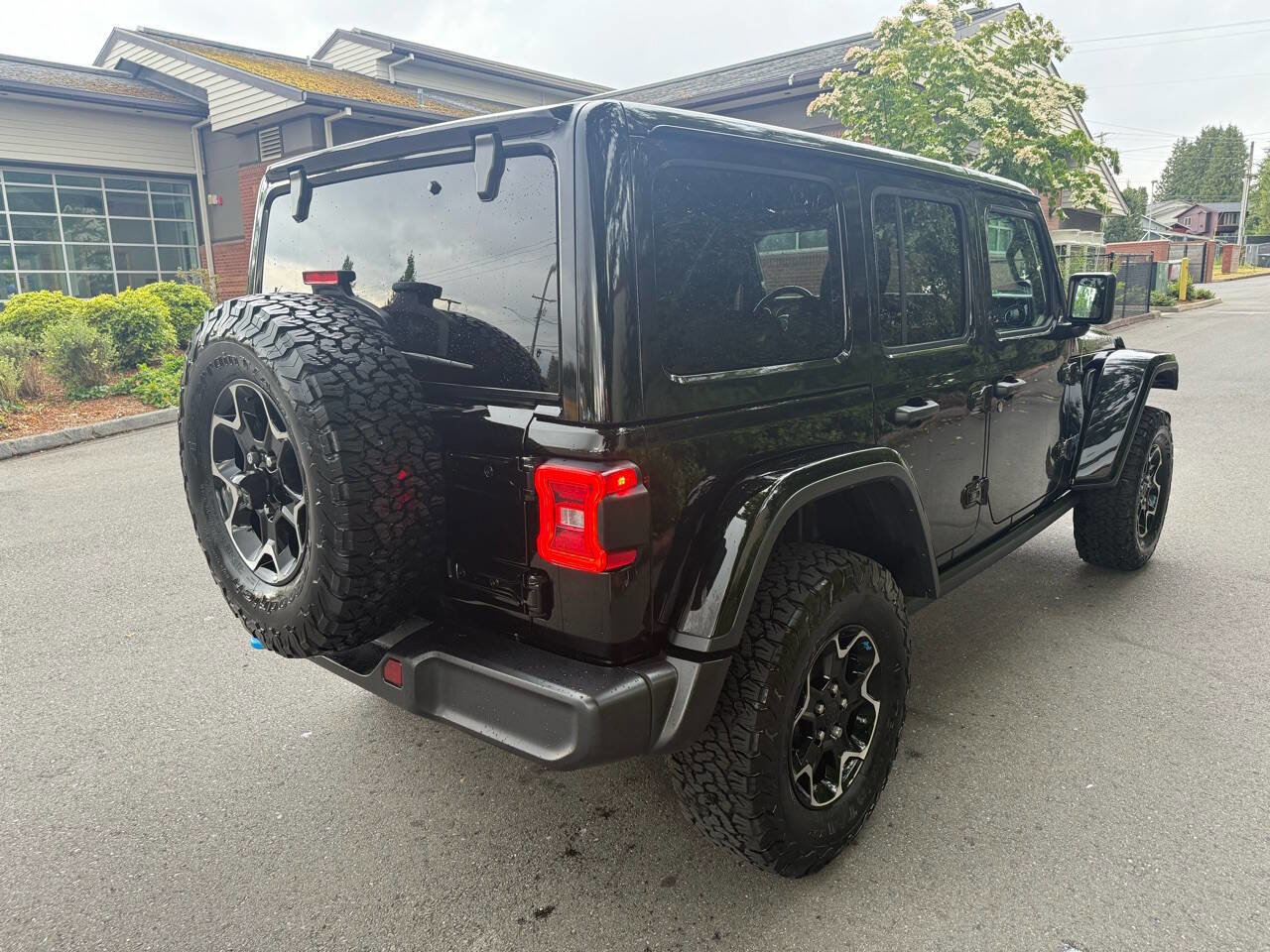 Used 2022 Jeep Wrangler Unlimited Rubicon 4xe w/ Cold Weather Group image 10