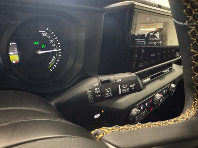 Used 2024 Jeep Wrangler Unlimited w/ Convenience Group AWD/4WD image 34