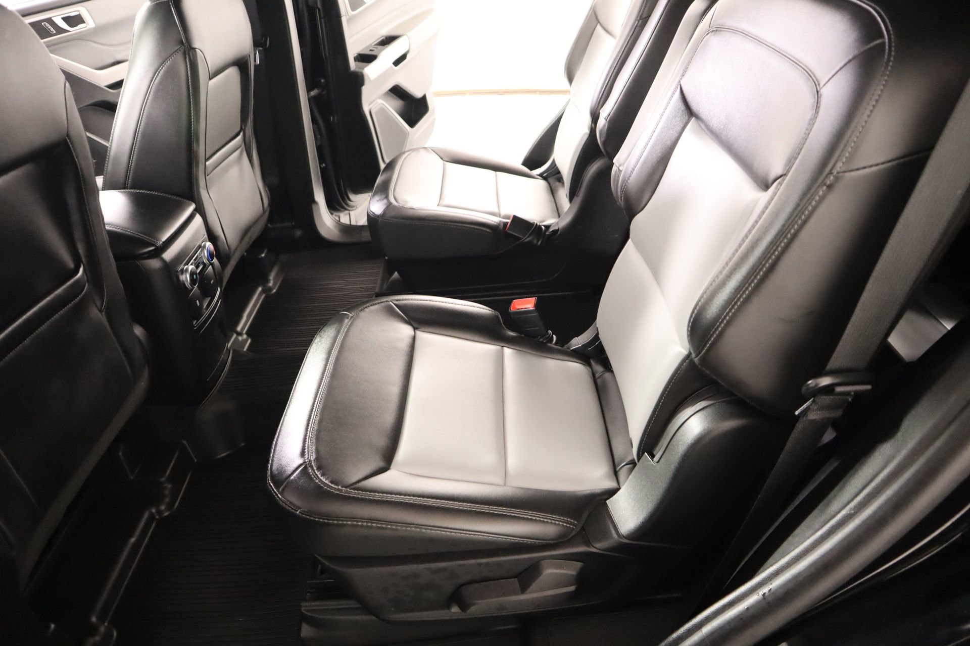 Used 2023 Ford Explorer XLT w/ Equipment Group 202A image 13