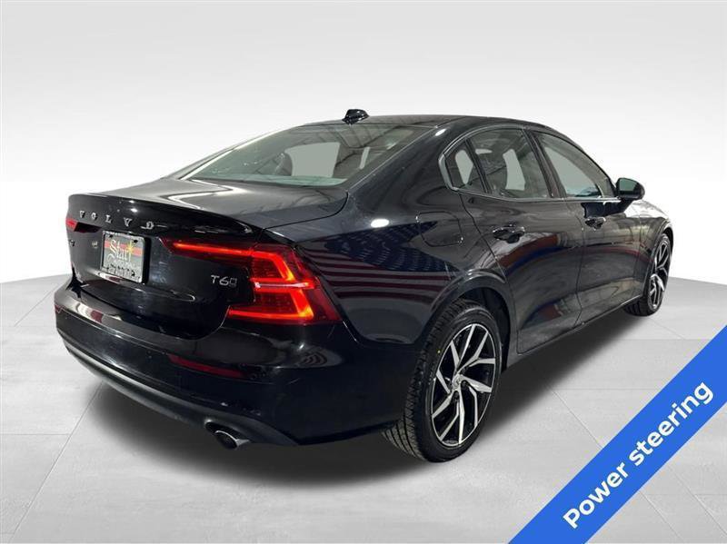Used 2019 Volvo S60 T6 Momentum w/ Premium Package image 5