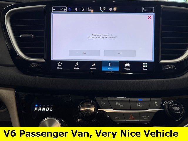 Used 2024 Chrysler Pacifica Touring-L image 19