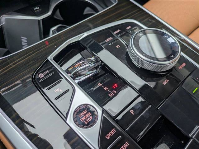 Used 2024 BMW X7 xDrive40i w/ Premium Package image 12