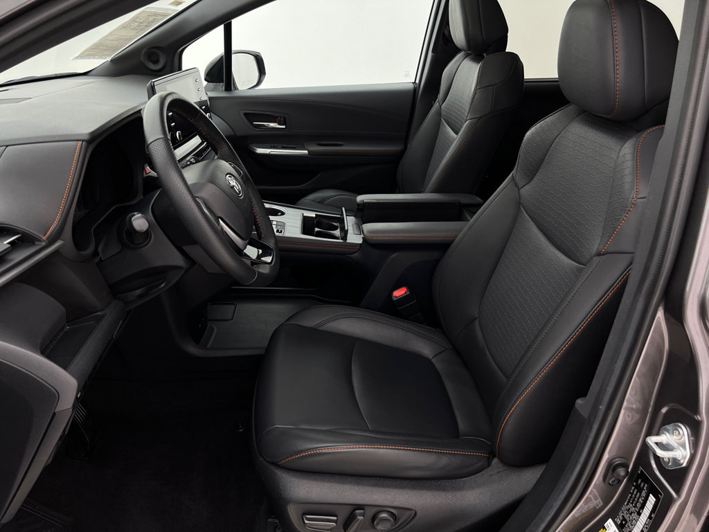 Used 2022 Toyota Sienna XSE w/ XSE Plus Package FWD image 11
