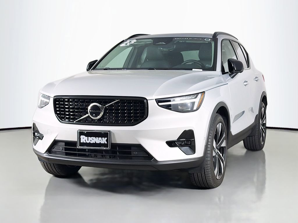 Certified 2023 Volvo XC40 B5 Ultimate w/ Protection Package Premier AWD/4WD image 3