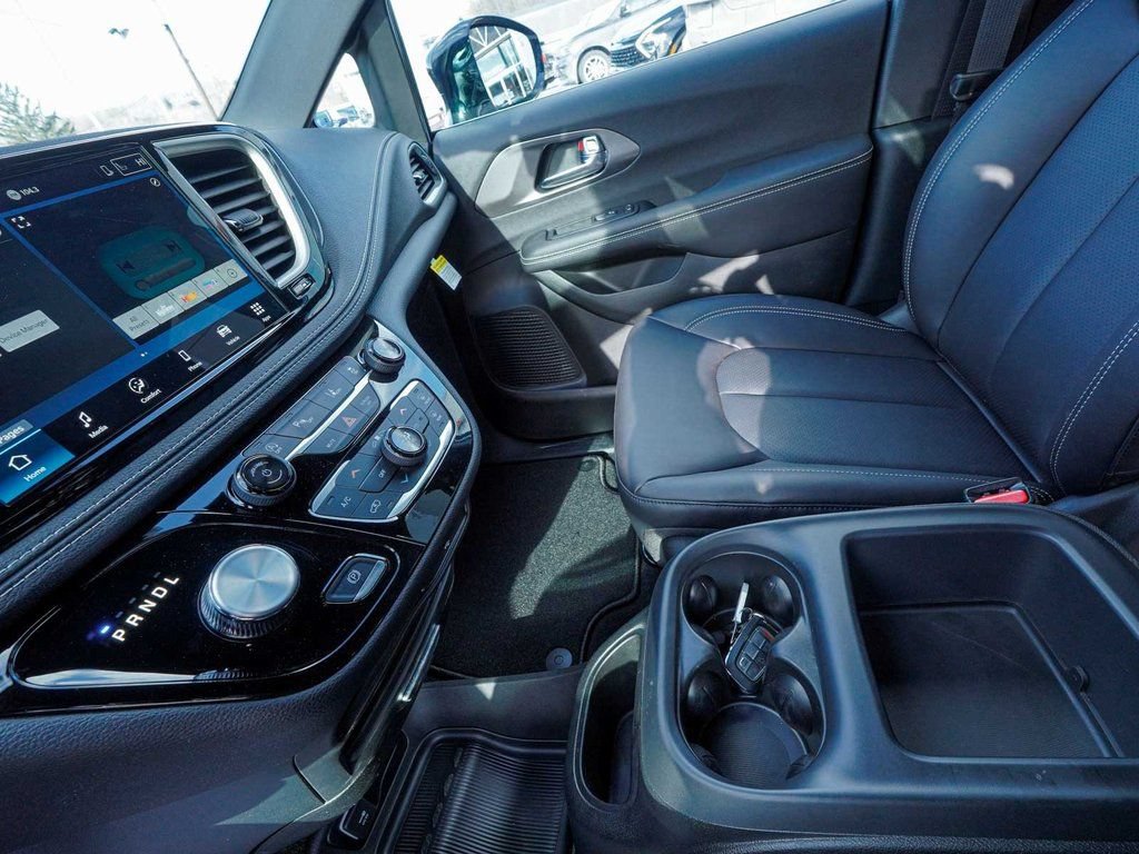 New 2026 Chrysler Pacifica Select FWD image 30