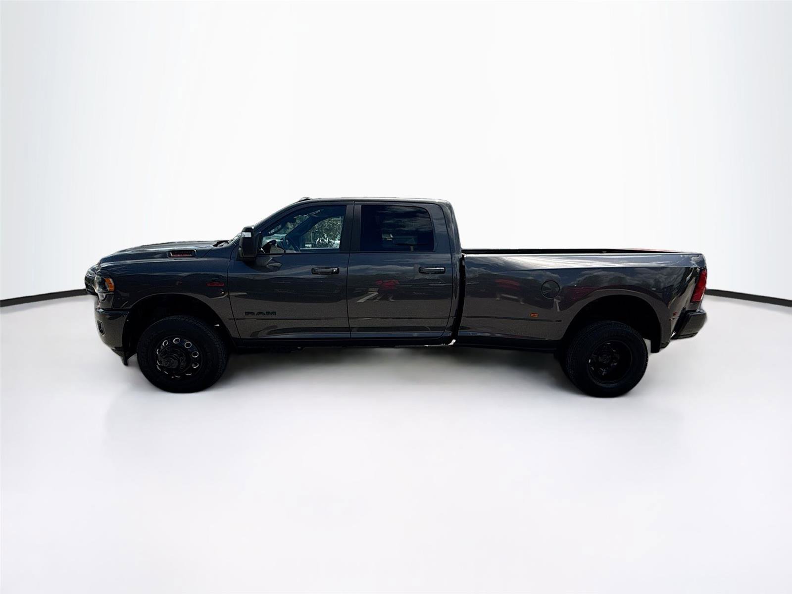 Used 2024 RAM 3500 Big Horn w/ Night Edition image 20