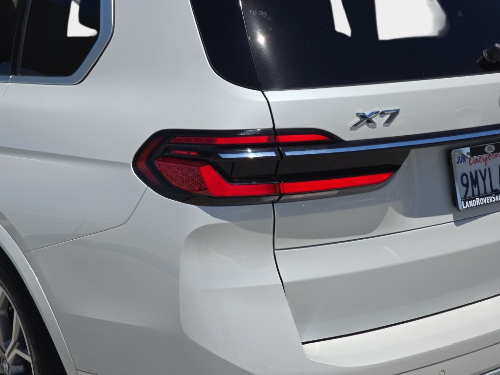 Used 2024 BMW X7 xDrive40i w/ Premium Package AWD/4WD image 40