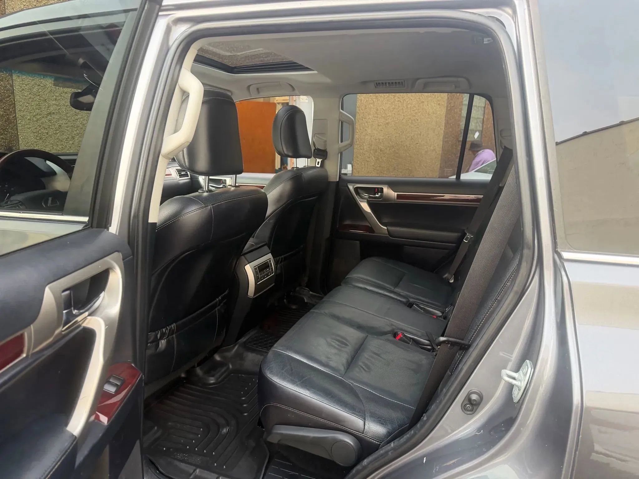 Used 2015 Lexus GX 460 w/ Premium Package image 31