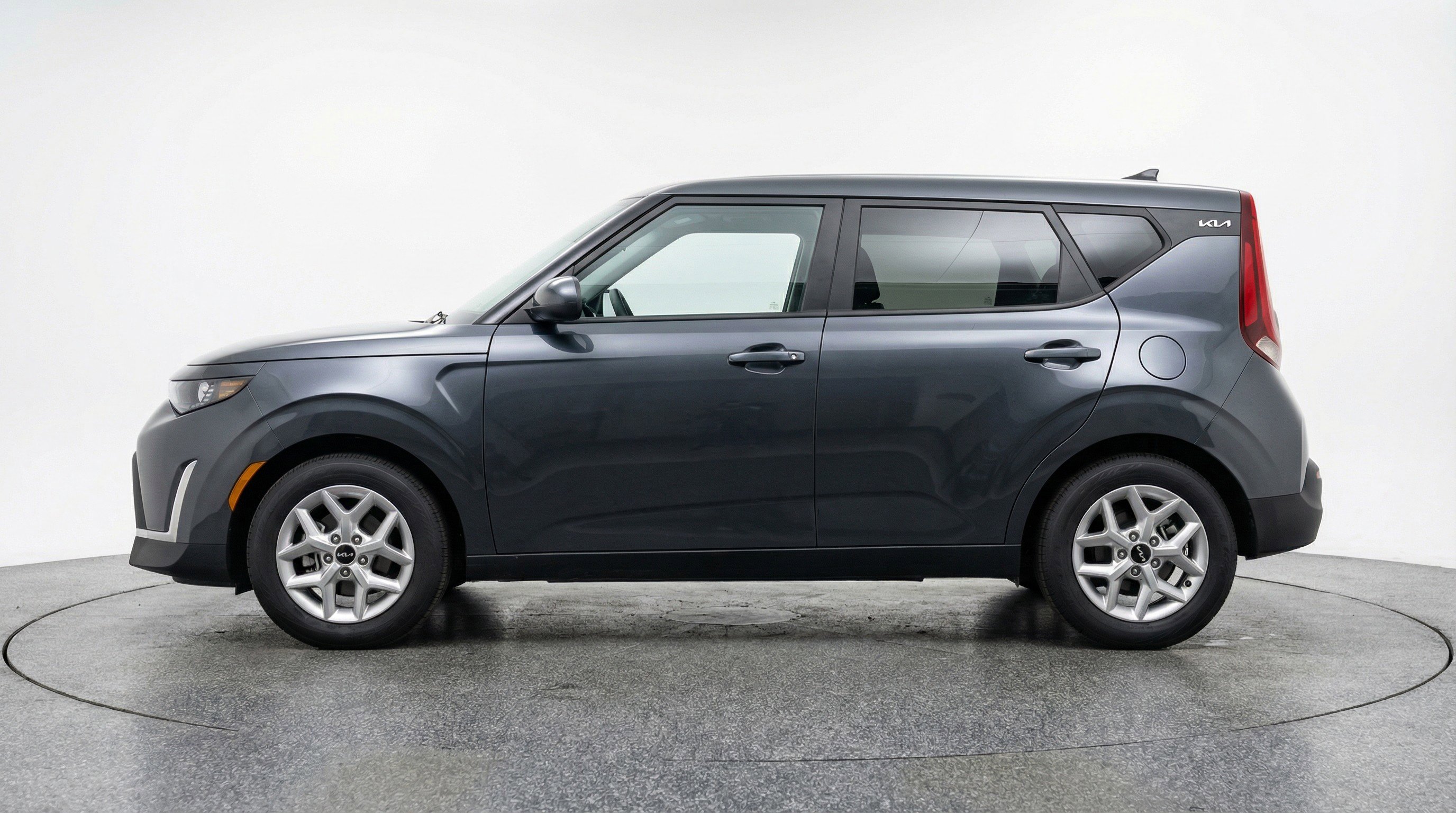 Used 2025 Kia Soul LX w/ LX Technology Package FWD image 5