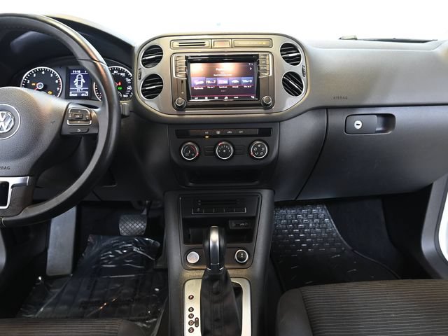 Used 2017 Volkswagen Tiguan Limited w/ Premium Package FWD image 2