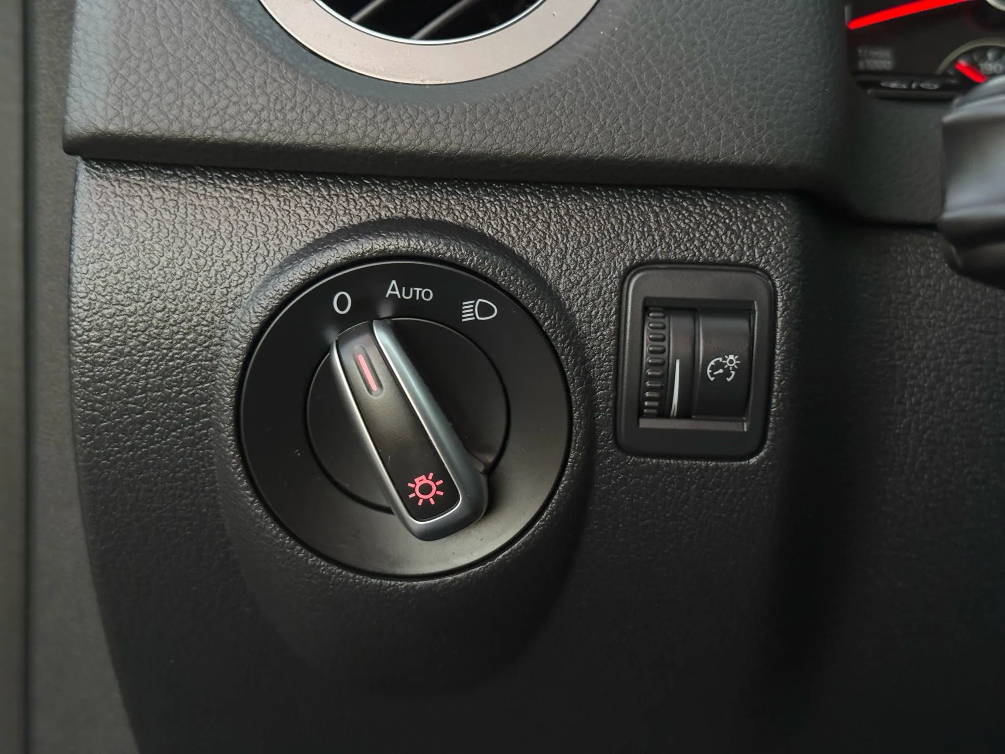 Used 2017 Volkswagen Tiguan Wolfsburg Edition image 38