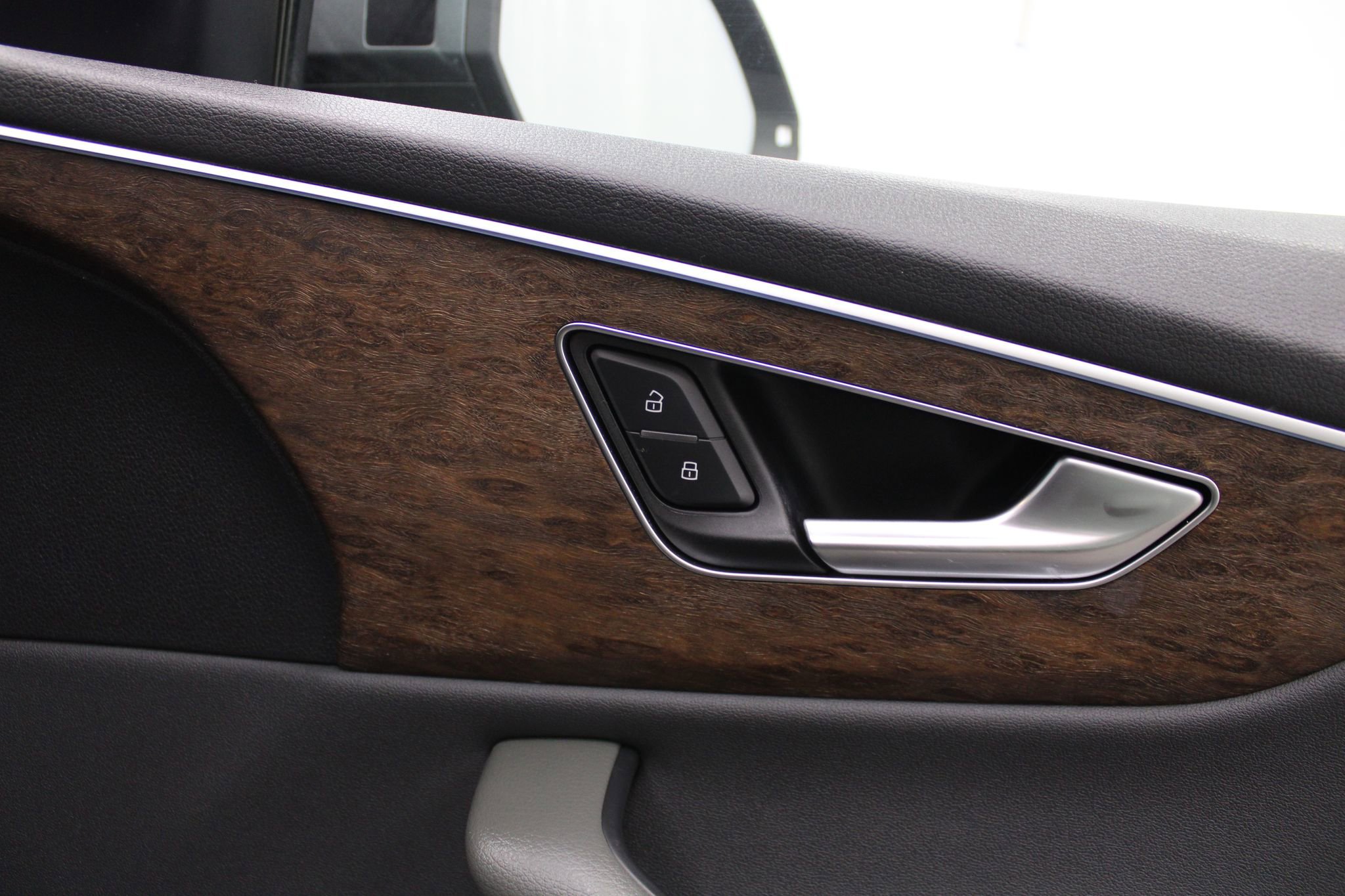 Used 2020 Audi Q8 Premium Plus AWD/4WD image 31