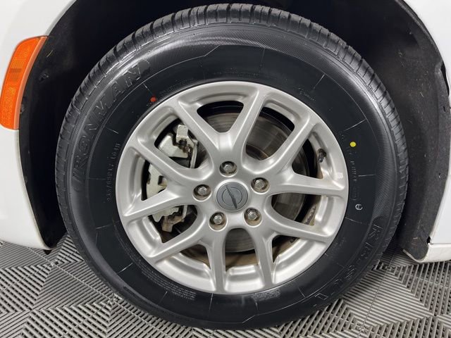 Used 2024 Chrysler Pacifica Touring-L FWD image 13