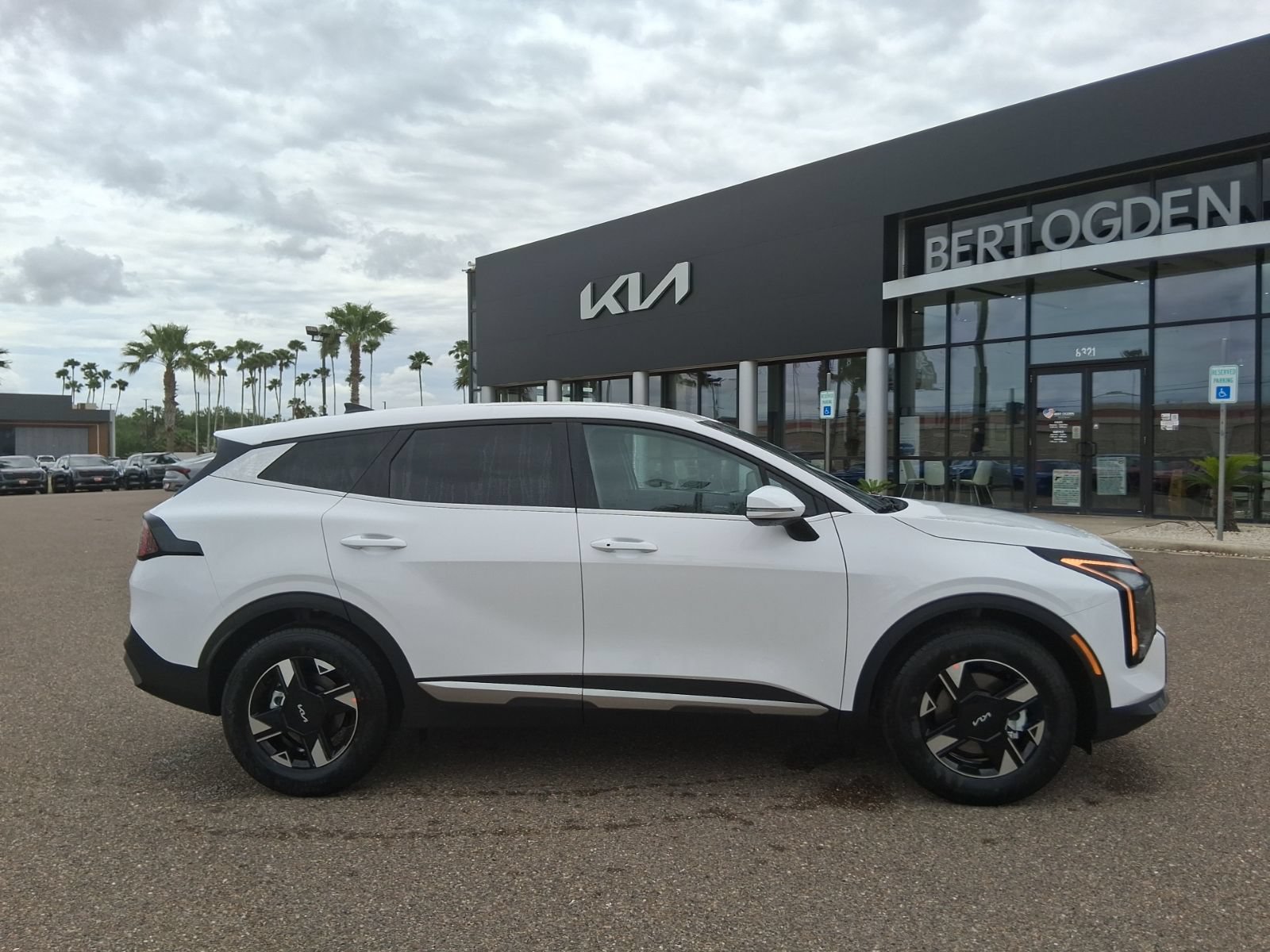 New 2026 Kia Sportage LX w/ LX Convenience Package FWD image 3