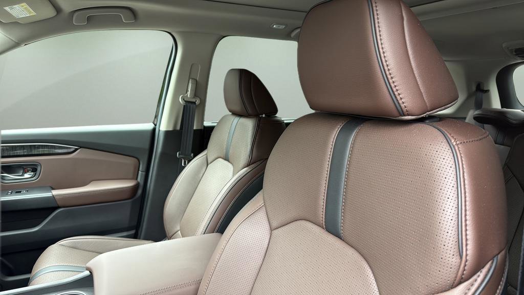 Used 2025 Honda Pilot Elite image 11