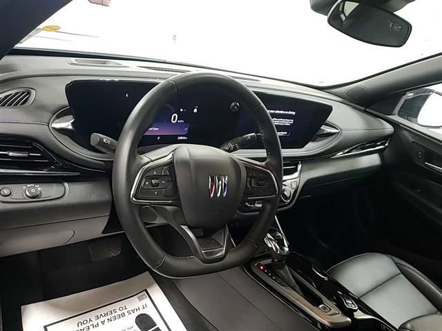 Used 2025 Buick Envista Sport Touring FWD image 3