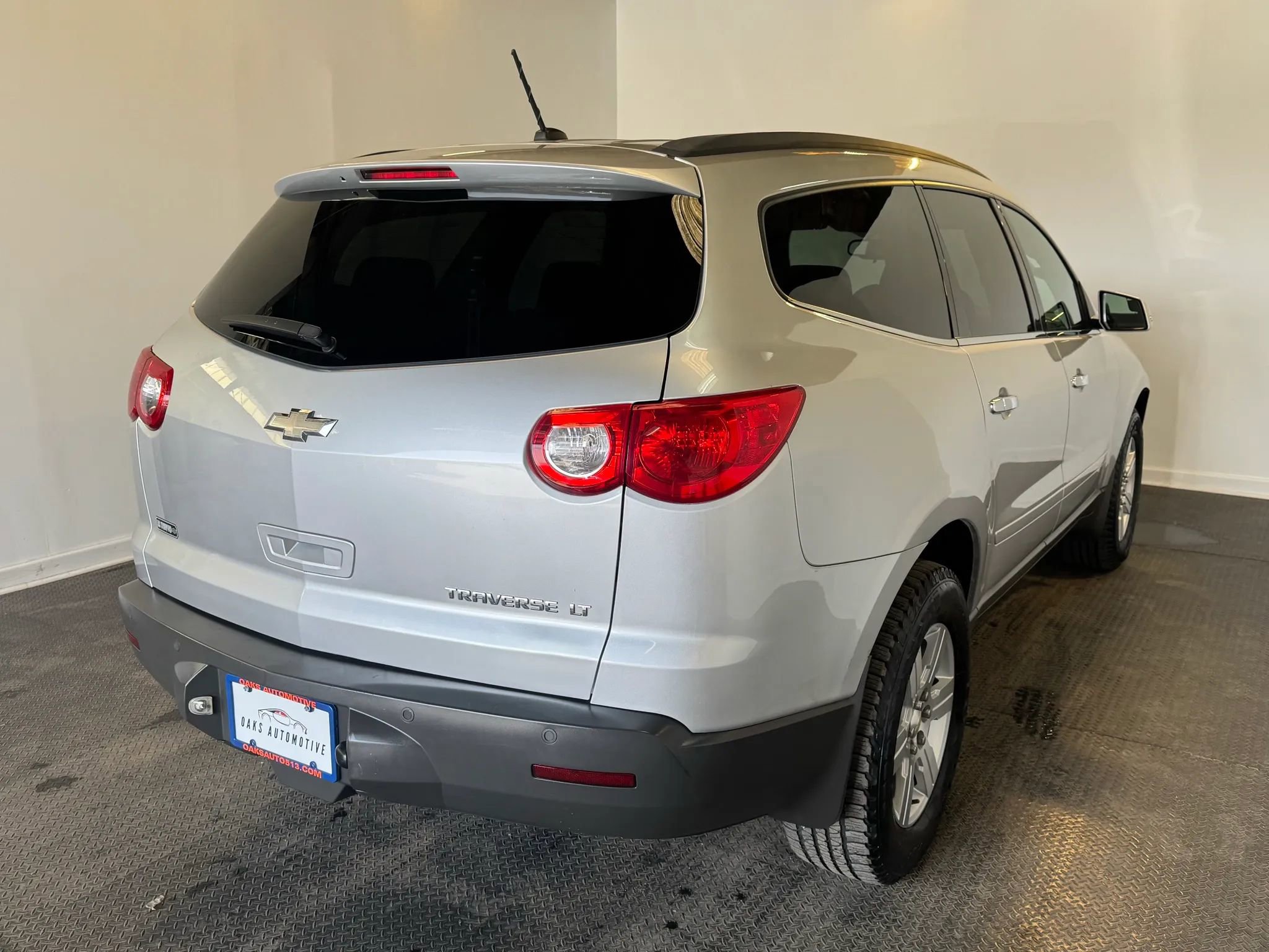 Used 2010 Chevrolet Traverse LT w/ Personal Connectivity Package FWD image 6