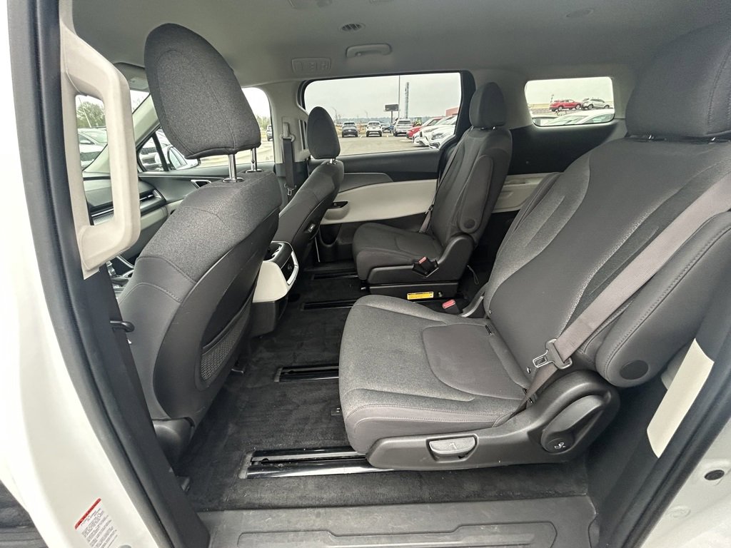 Certified 2023 Kia Carnival LX image 23