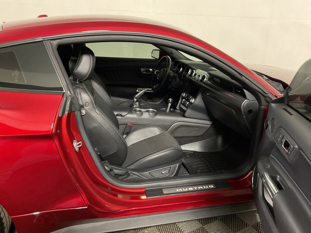 Used 2019 Ford Mustang GT Premium w/ GT Performance Package RWD image 33