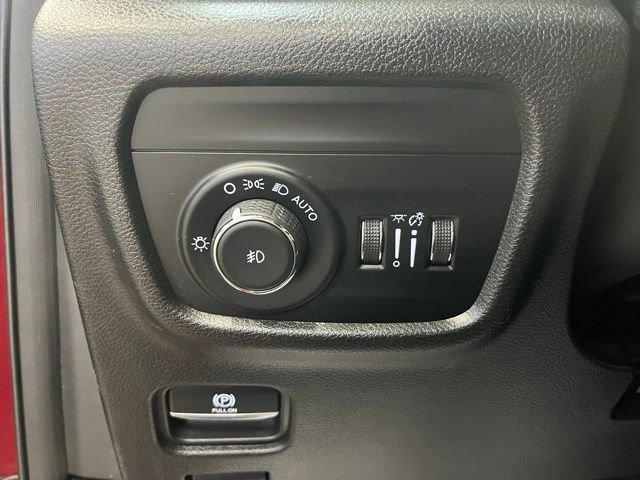 Used 2023 Jeep Grand Cherokee Limited w/ Black Appearance Package image 15