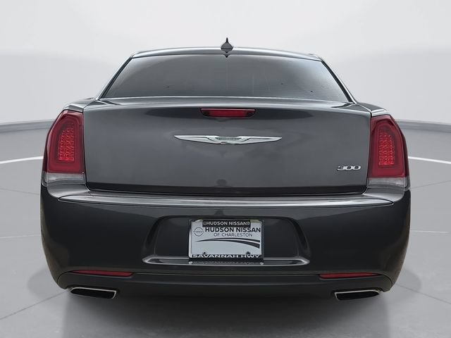 Used 2019 Chrysler 300 Touring w/ Sport Appearance Package RWD image 7