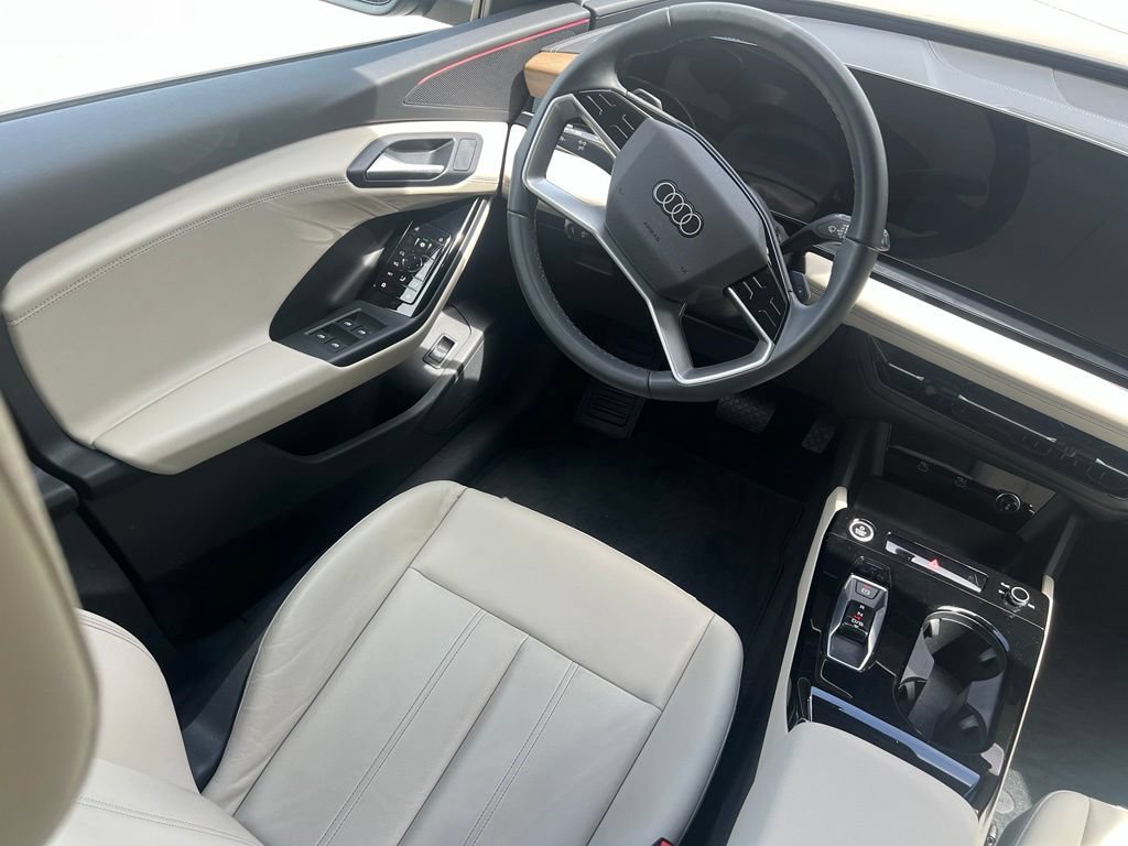 Used 2025 Audi Q6 e-tron Premium w/ Convenience Package RWD image 8
