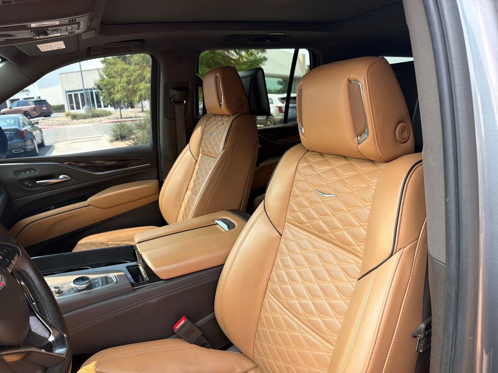 Used 2021 Cadillac Escalade Premium Luxury AWD/4WD image 23