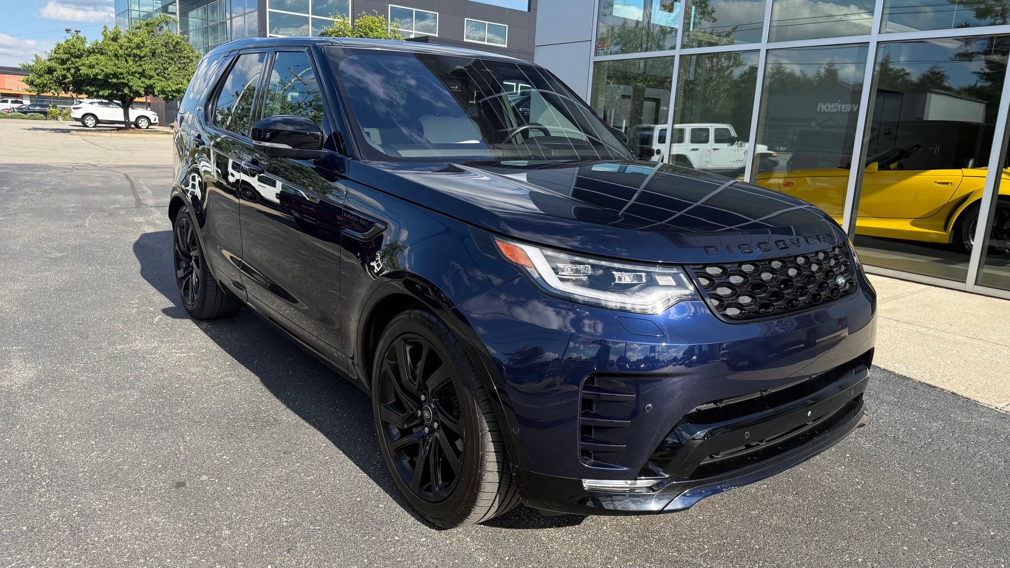 Used 2021 Land Rover Discovery S R-Dynamic AWD/4WD image 10