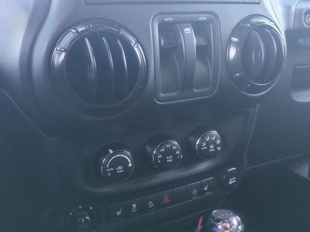 Used 2017 Jeep Wrangler Rubicon image 37