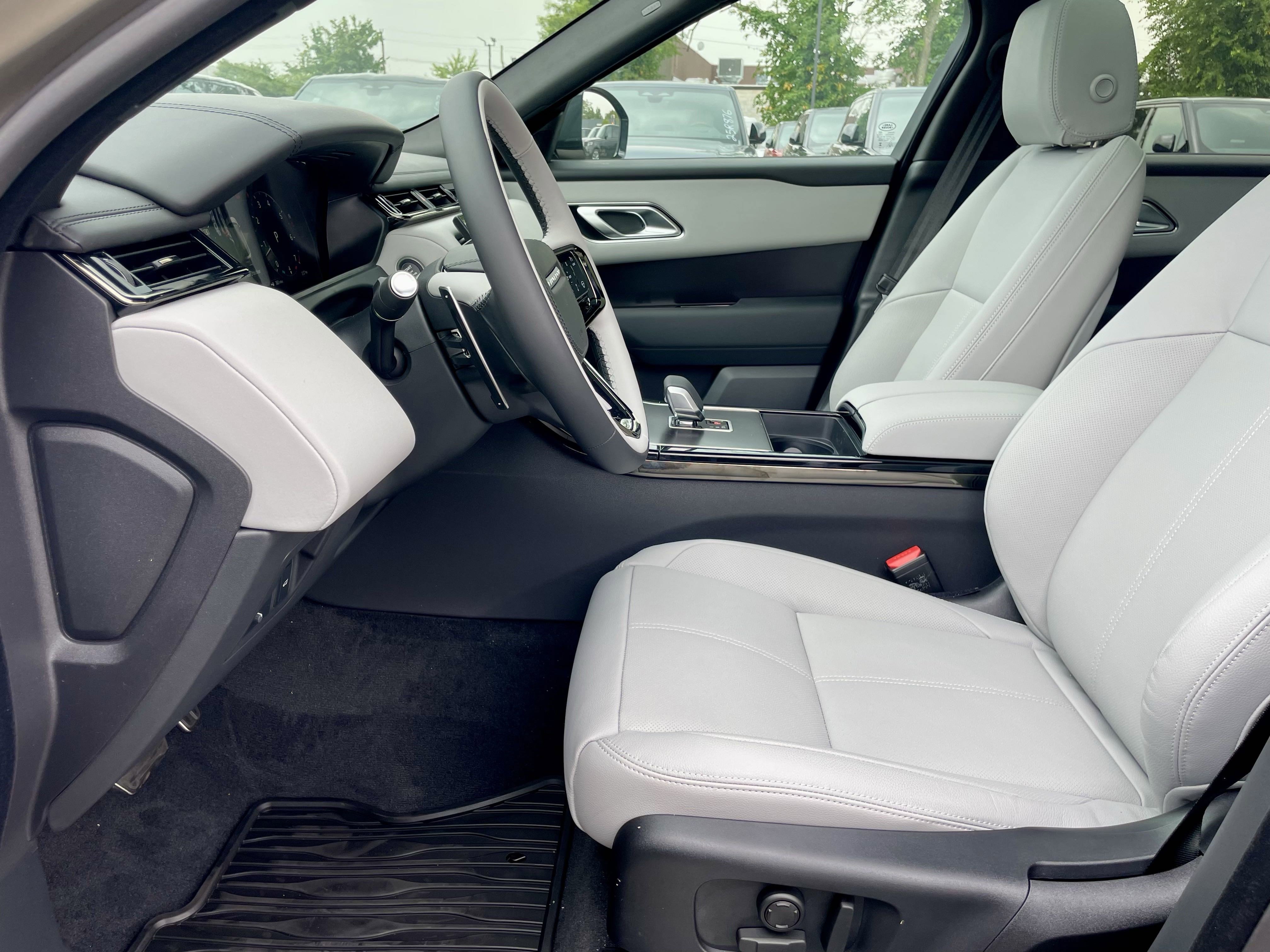 New 2026 Land Rover Range Rover Velar Dynamic SE image 14