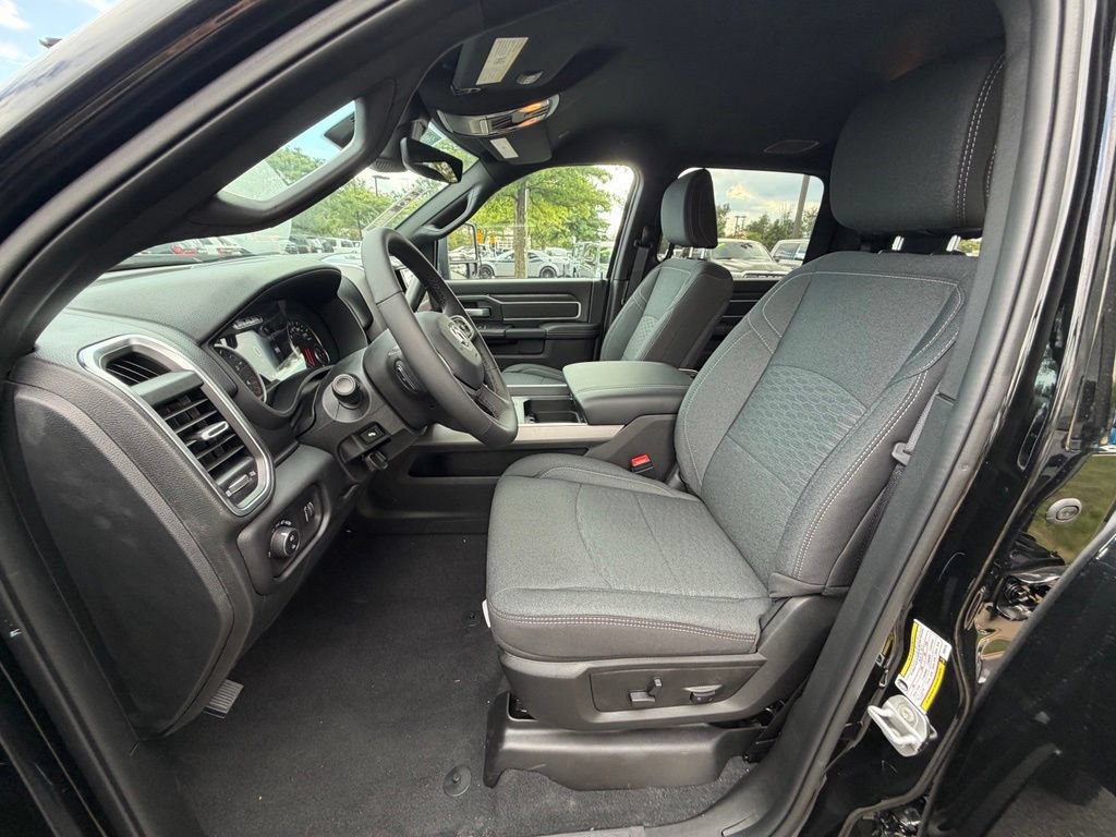 New 2026 RAM 3500 Big Horn AWD/4WD image 15