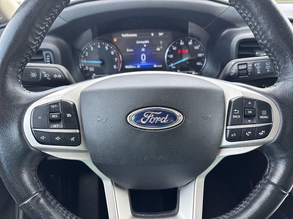 Used 2021 Ford Explorer XLT image 30