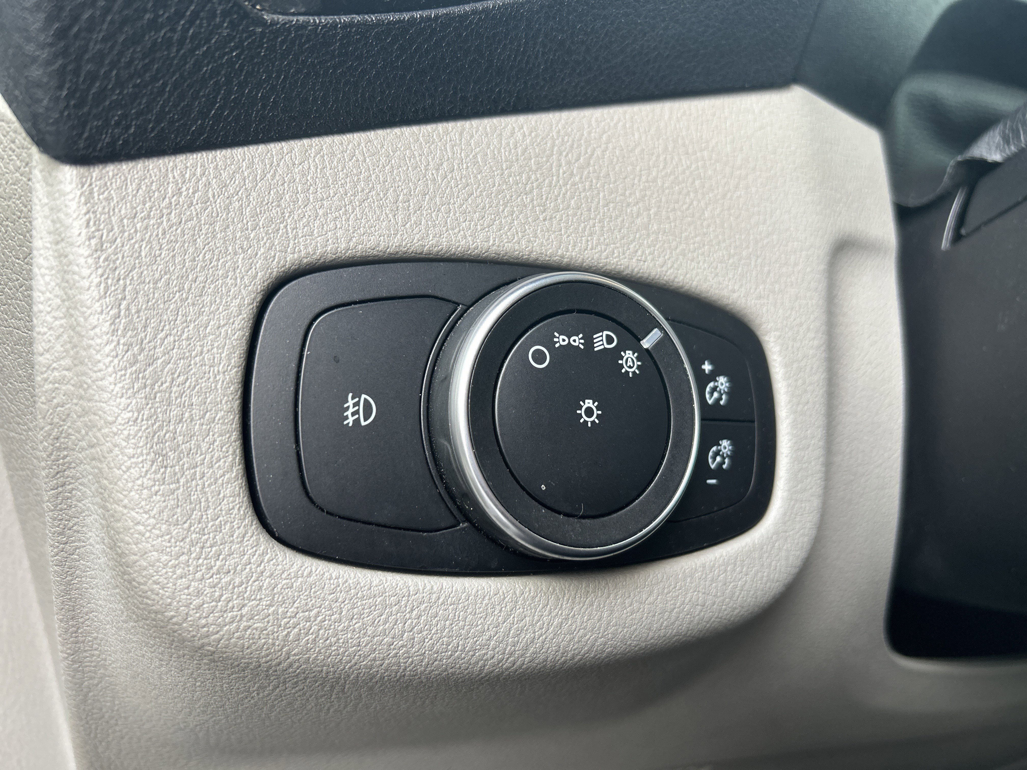 Used 2019 Ford Transit Connect XLT image 11