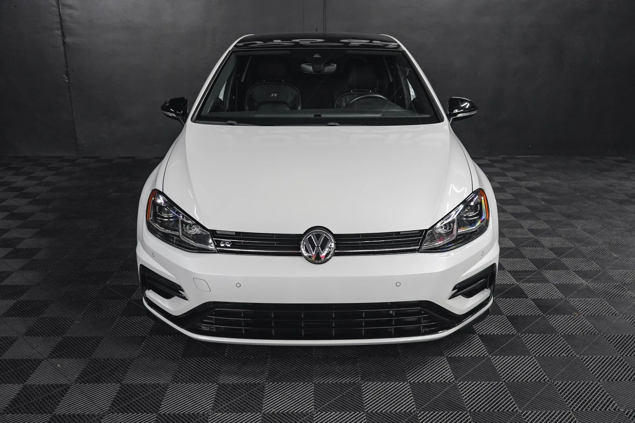 Used 2018 Volkswagen Golf R 4-Door image 13