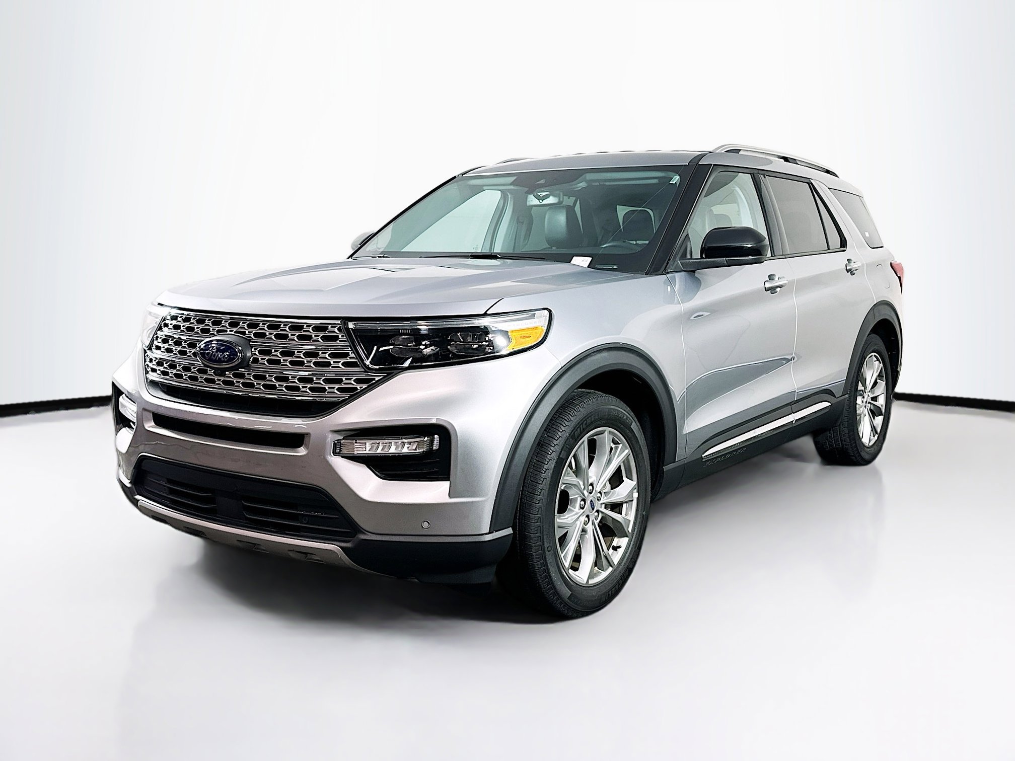 Used 2024 Ford Explorer Limited image 3