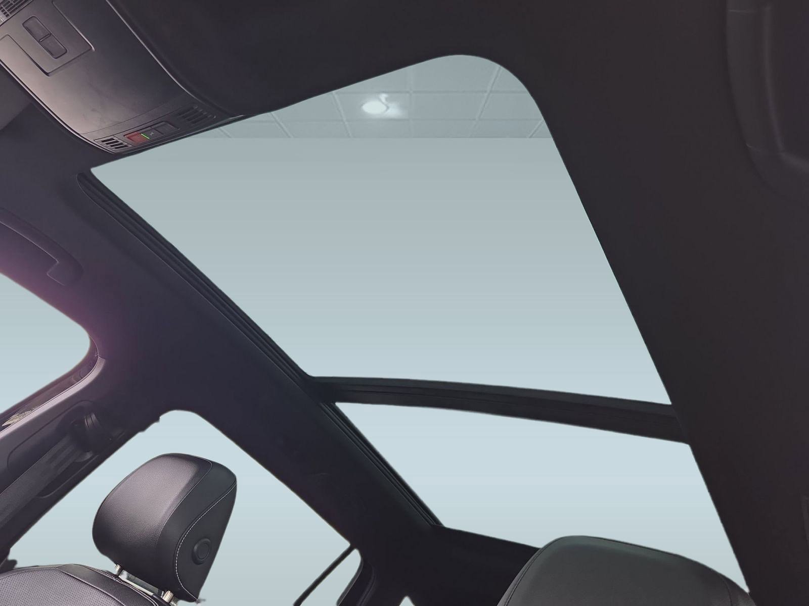 Used 2023 Volkswagen Tiguan SEL R-Line image 12