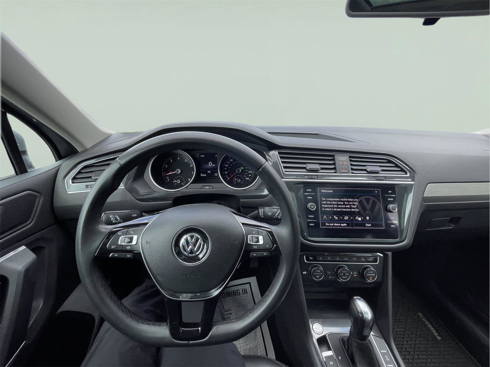 Used 2020 Volkswagen Tiguan SE w/ Panoramic Sunroof Package image 25