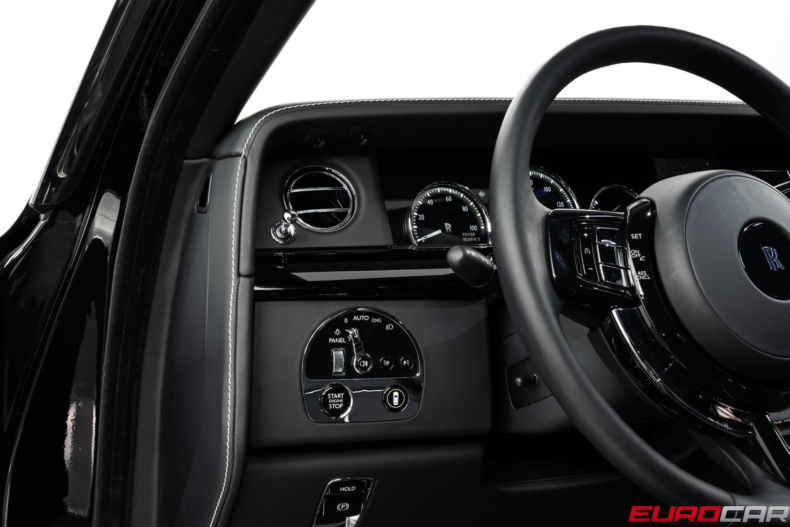 Used 2022 Rolls-Royce Phantom Sedan RWD image 29