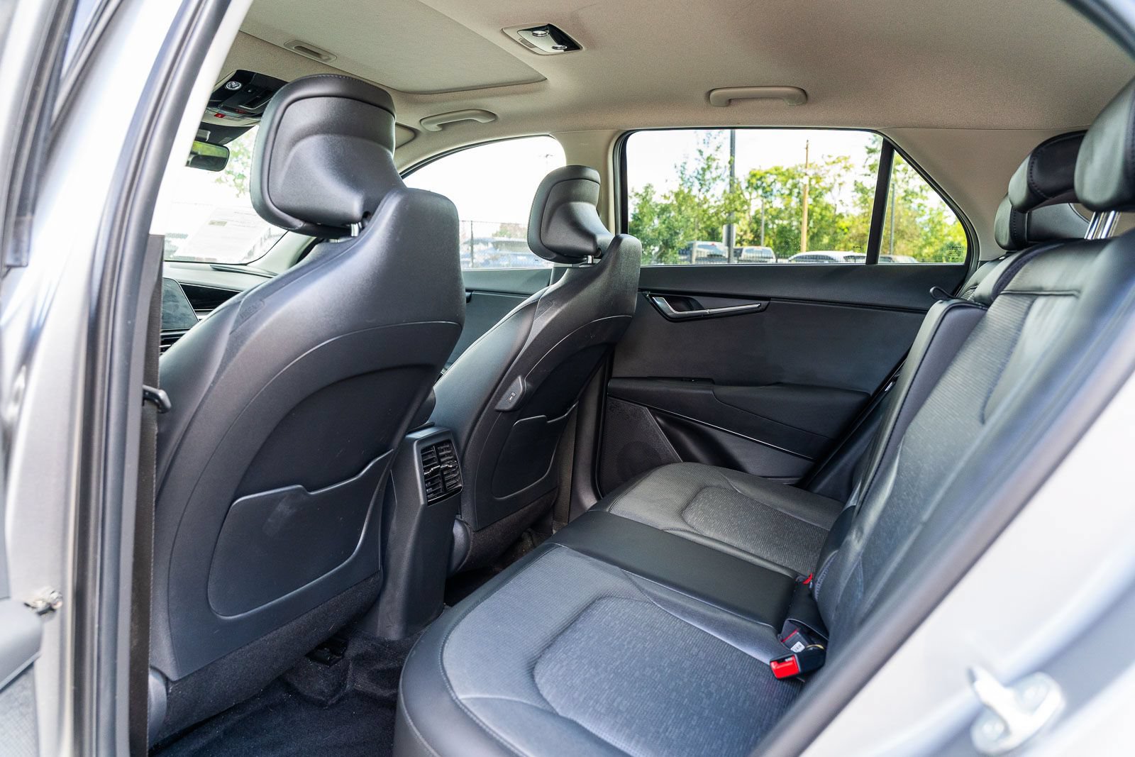 Used 2023 Kia Niro SX Touring FWD image 15