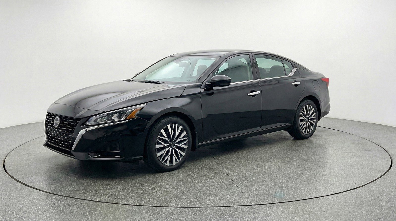 Used 2025 Nissan Altima 2.5 SV image 3