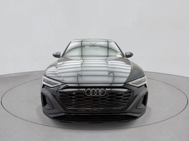 Used 2024 Audi Q8 e-tron Premium Plus w/ Premium Plus Package AWD/4WD image 2