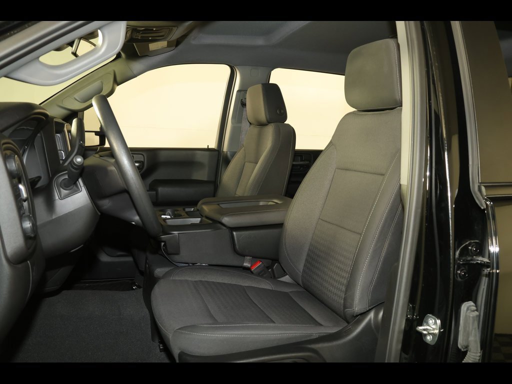 Used 2024 Chevrolet Silverado 2500 Custom w/ Custom Value Package image 3