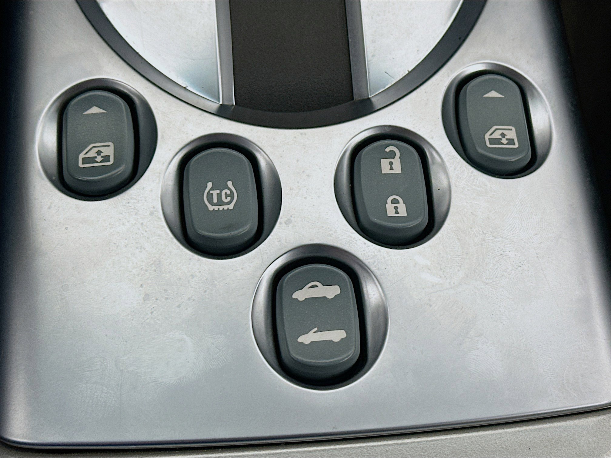 Used 2004 Chevrolet SSR w/ Preferred Equipment Group RWD image 22